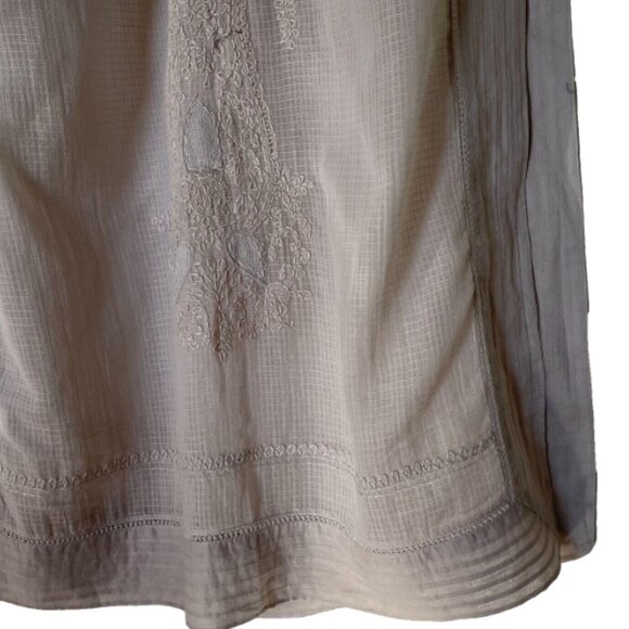Lightweight Beige Scarf with Delicate Floral Embroidery - Picture 5 of 9
